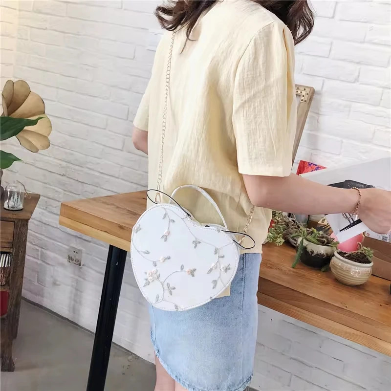Womens sweet lace heartshaped round handbag highquality PU leather cross body bag womens small fresh flower chain shoulder 250408