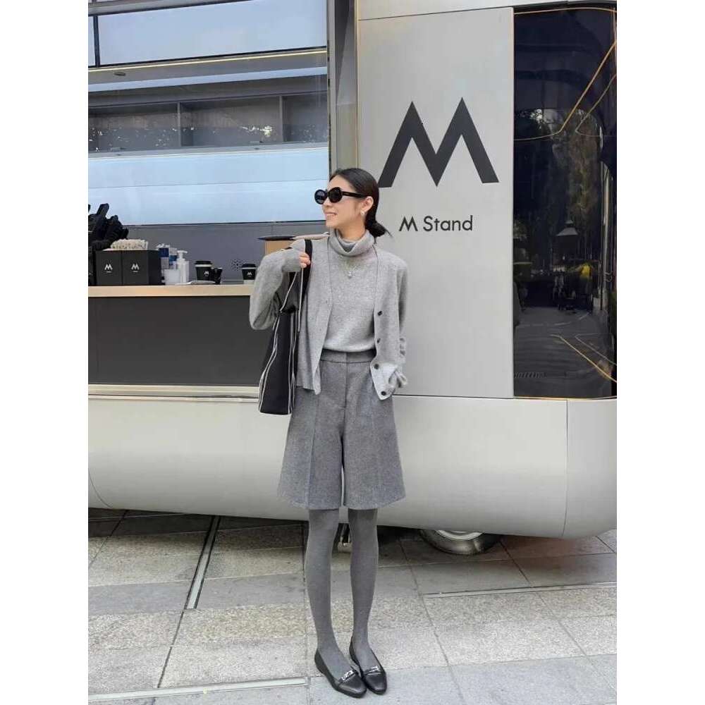 Retro Fashion Woolen For Women's Autumn And New Versatile High Waisted A-E Winter Wide Leg Shorts