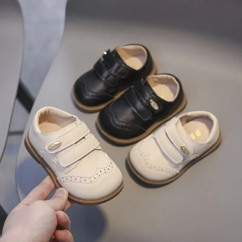 Baby girl leather shoes lightweight baby and toddler shoes British style childrens soft sole anti slip childrens first walking shoes 250409