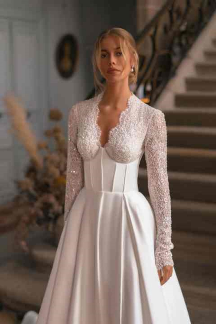 Elegant A Line Wedding Dress Long Sleeve V Neck Lace Appliques Sequines Bridal Gowns Customized Boho Bride Dresses