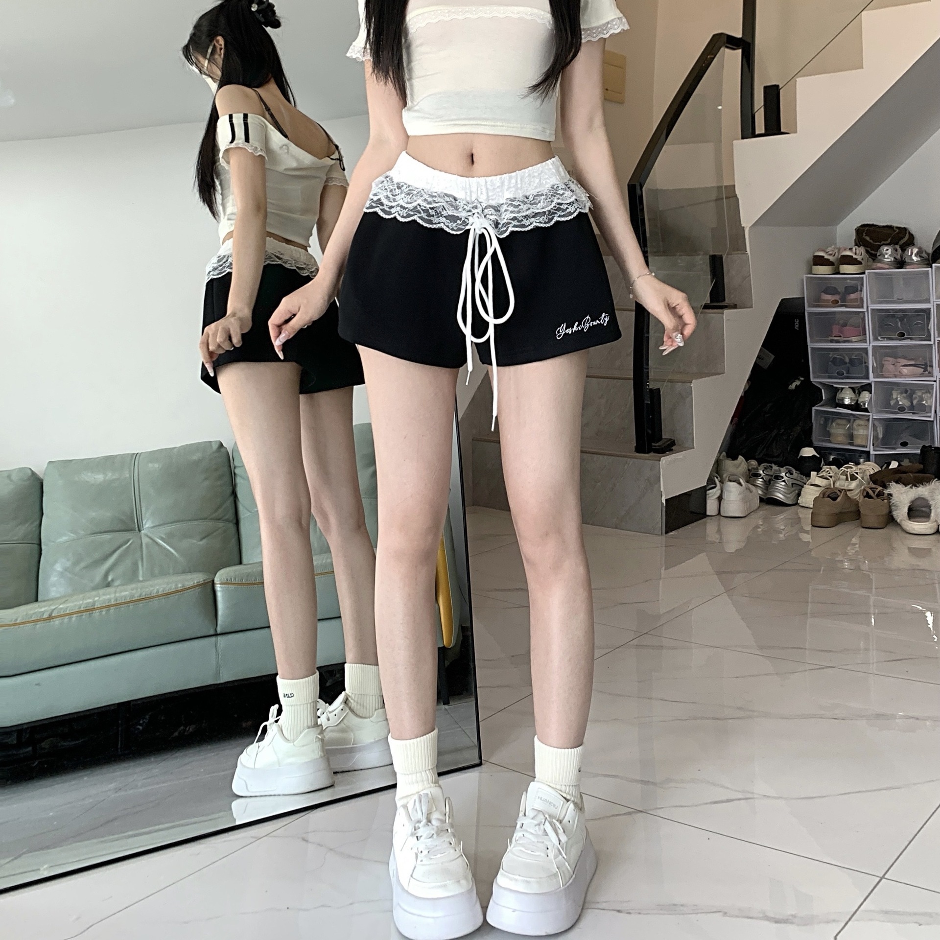 2025S Women s Designer Shorts American Lace Splicing Embroidered Sports Hot Pants Summer Sweet And Spicy High Waist Multi Functional Wide Leg Casual B