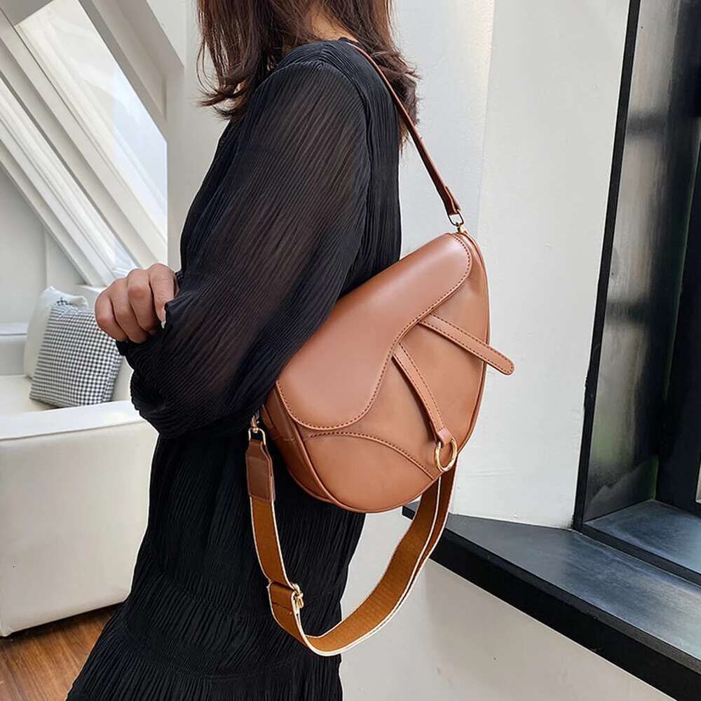 PU Leather Fashion Sg Vintage Women Mini Hobo Waterproof Saddle Shoulder Bag Small Handbag Large Capacity Travel Bags