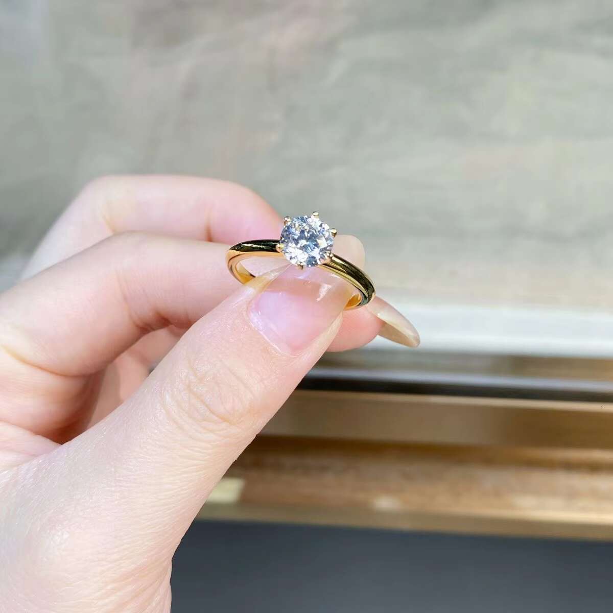 Moissanite S925 Sterling Silver Gold Plated 1 CT Halo Design VVS Round Brilliant Cut Moissanite Diamond Engagement Ring