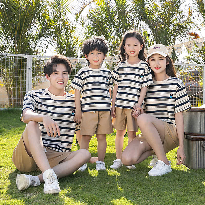 Trendy striped parent-child short sleeved family of three or four heavy-duty embroidered round neck oversized T-shirt full home decoration S2548