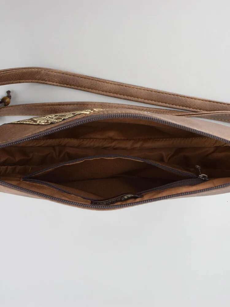 New Crossbody Small Embroidered Bag, With Retro Style, Lightweight, Large Capacity, A Niche Single-Shoulder Bag For Girls