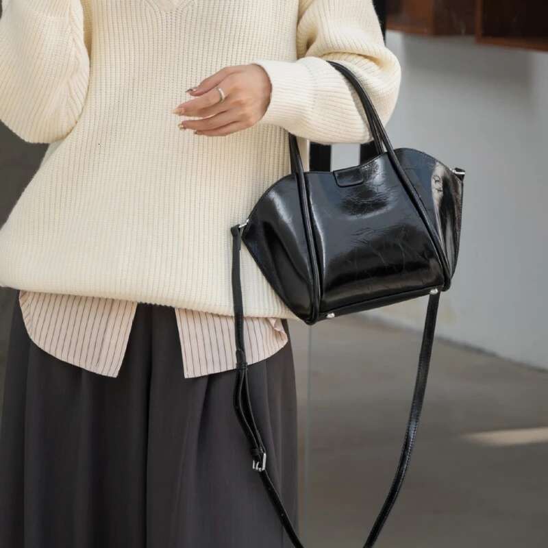 YANATARI Genuine Leather Woman Shoulder Handbags Ladies Crossbody Bags Designer Minimalism Cowhide Bucket Bag