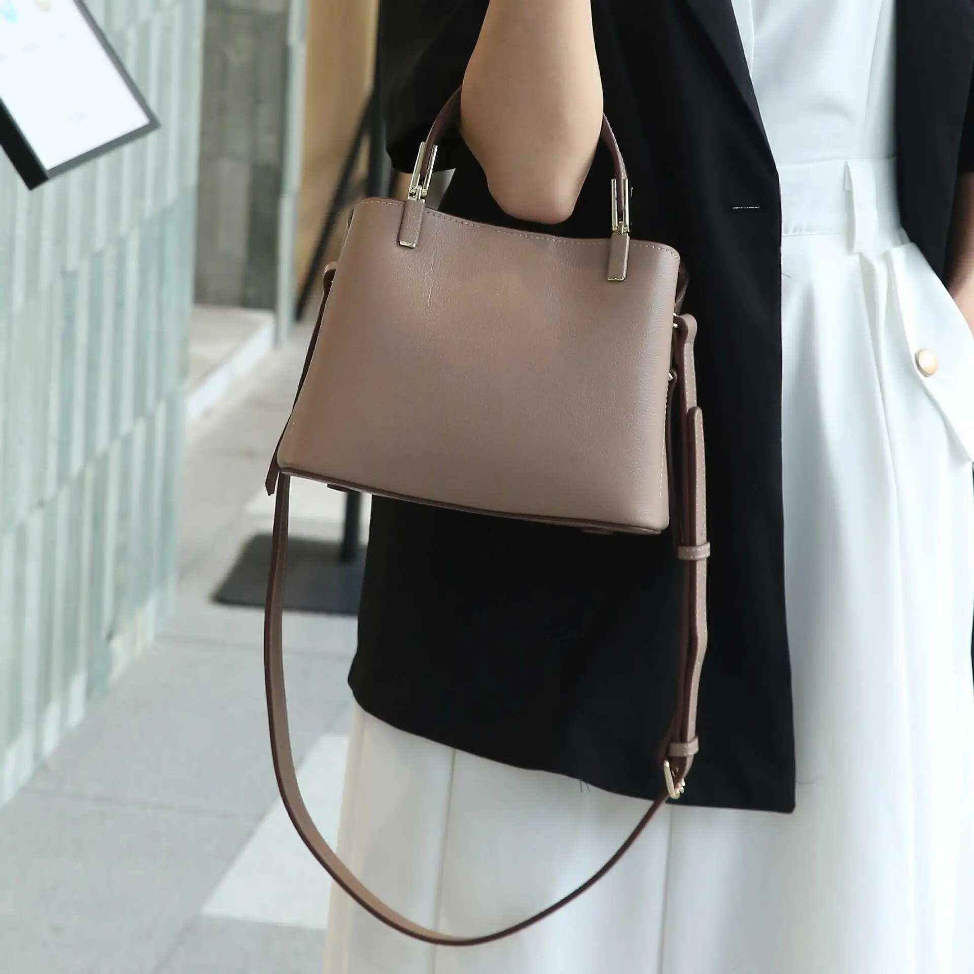 Ladies' Calfskin Handbag Stylish & Versatile Genuine Leather Shoulder Bag For Women,Large Capacity High-Quality Crossbody Tote