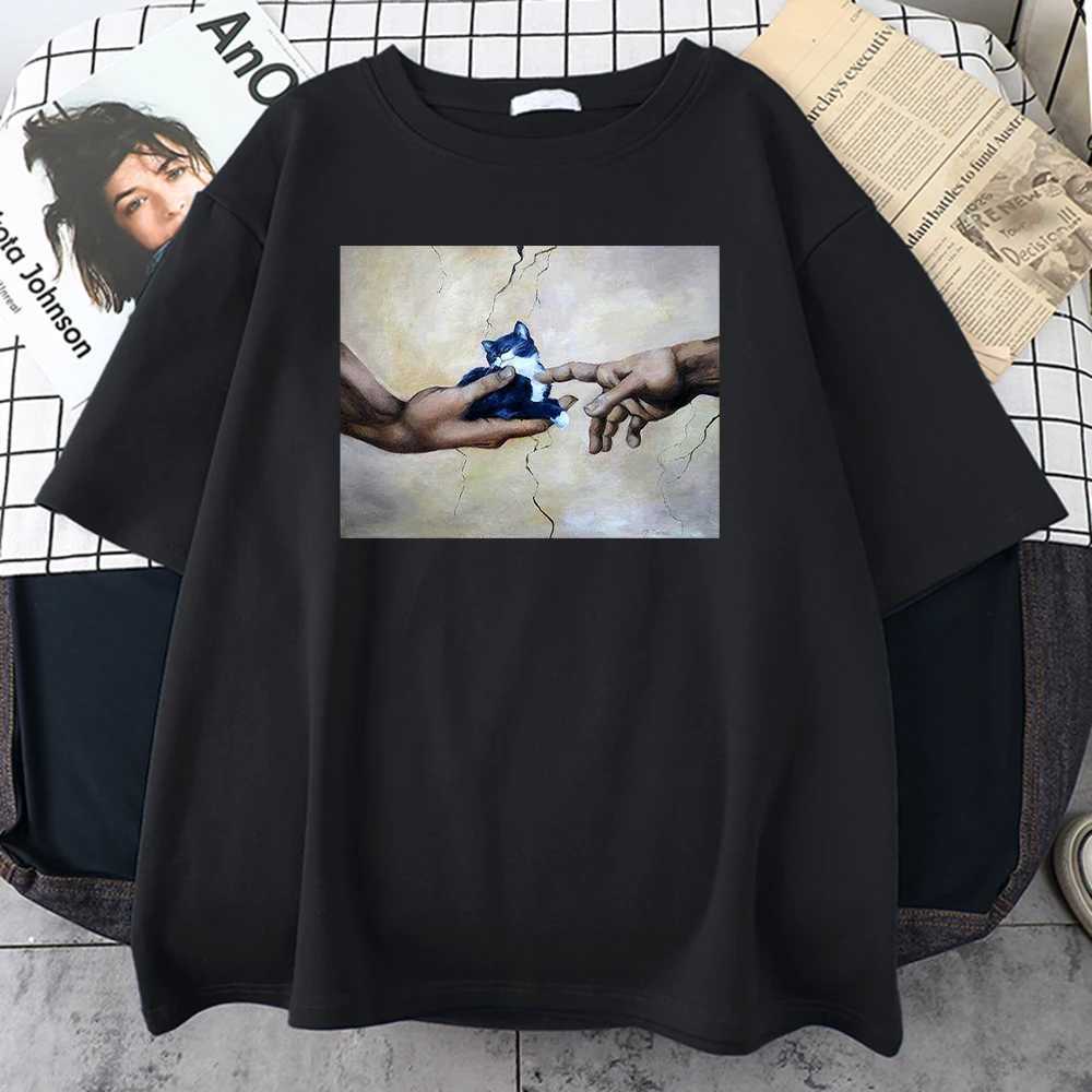 Handheld Cute Cat T-shirt Personalized Printed T-shirt Korean Trend T-shirt Street Wear Round Neck Comfortable Mens T-shirtXJ250409