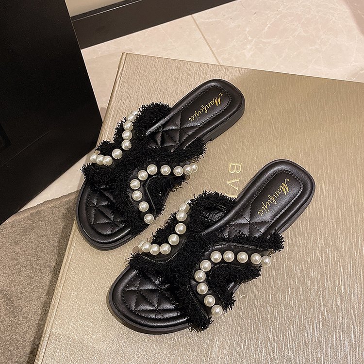 Ladies 2025 summer new fashion outside wearing slippers small fragrance pearl design lady beach fairy wind beach sandals