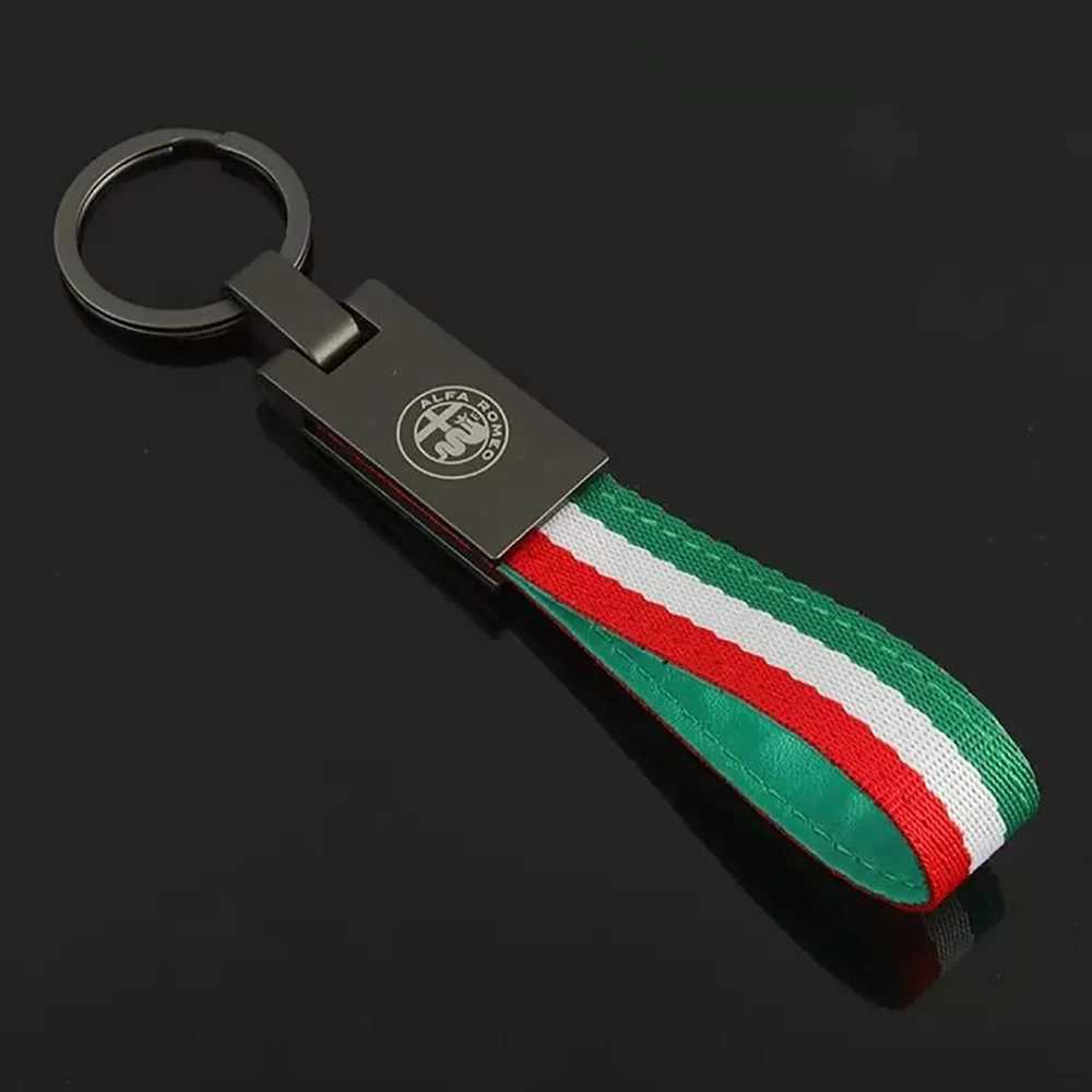 1 luxury leather car badge keychain Alfa Romeo Sportiva Giulia Giulietta 159 156 Stelvio keychain for car accessoriesXJ250409