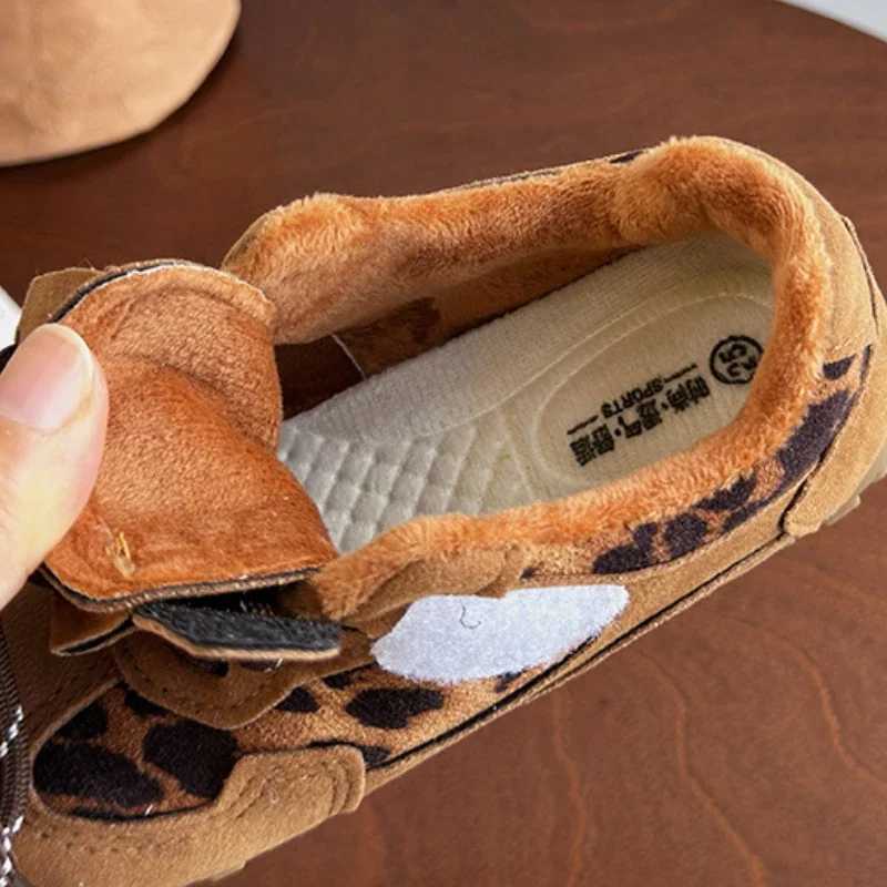 Fashion girls winter new childrens shoes soft soled girls leopard print casual shoes anti slip childrens cotton shoes X250409