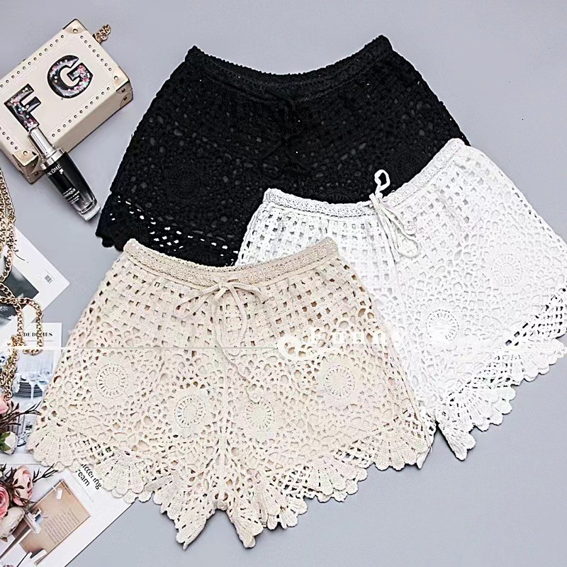 2025S Women s Designer Shorts Knitted Hook Flower Hollow Leisure Lace Hot Pants Sexy Hollow Safe Loose Bottom Pants Outdoor Beach Pants