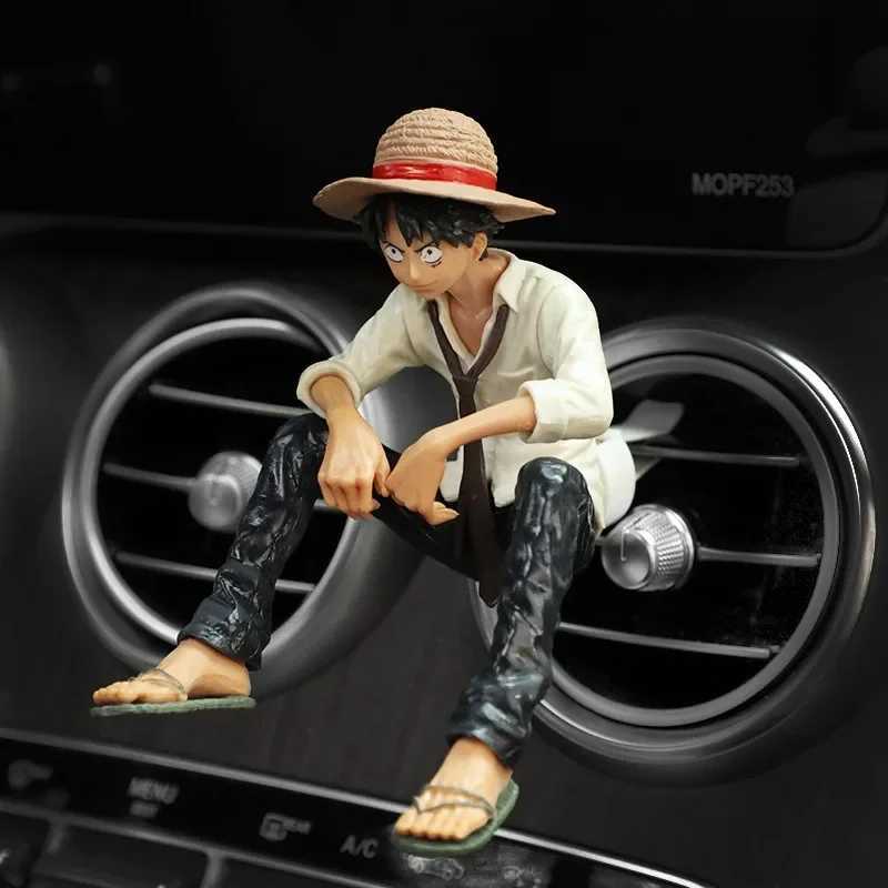 Lovely one-piece car air outlet perfume decoration Luffy Zoro action diagram decoration car interior X250409