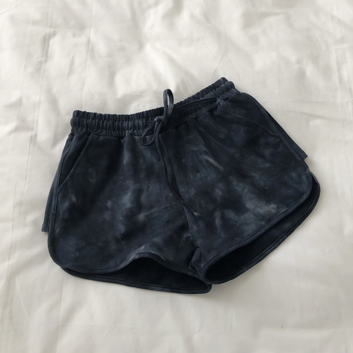 2025S Designer Shorts For Women Thai Tie Dye Sports For Women Loose Wide Legged Casual High Waisted Elegant Style Shorts Running Hot Pants Beach Pants