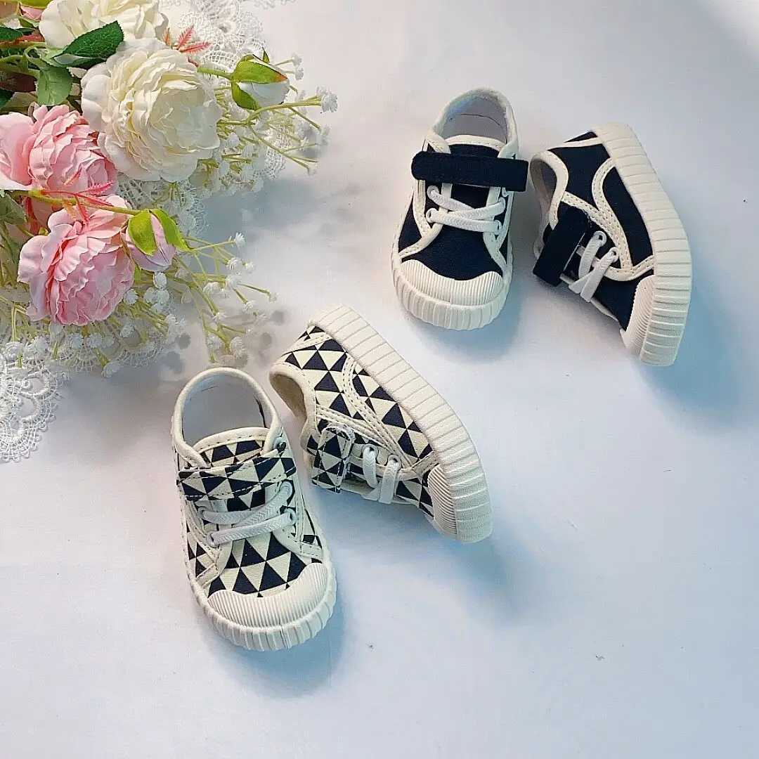 New childrens canvas shoes spring fashion soft and comfortable boys sports shoes girls casual shoes kindergarten shoes baby sports shoes X250409