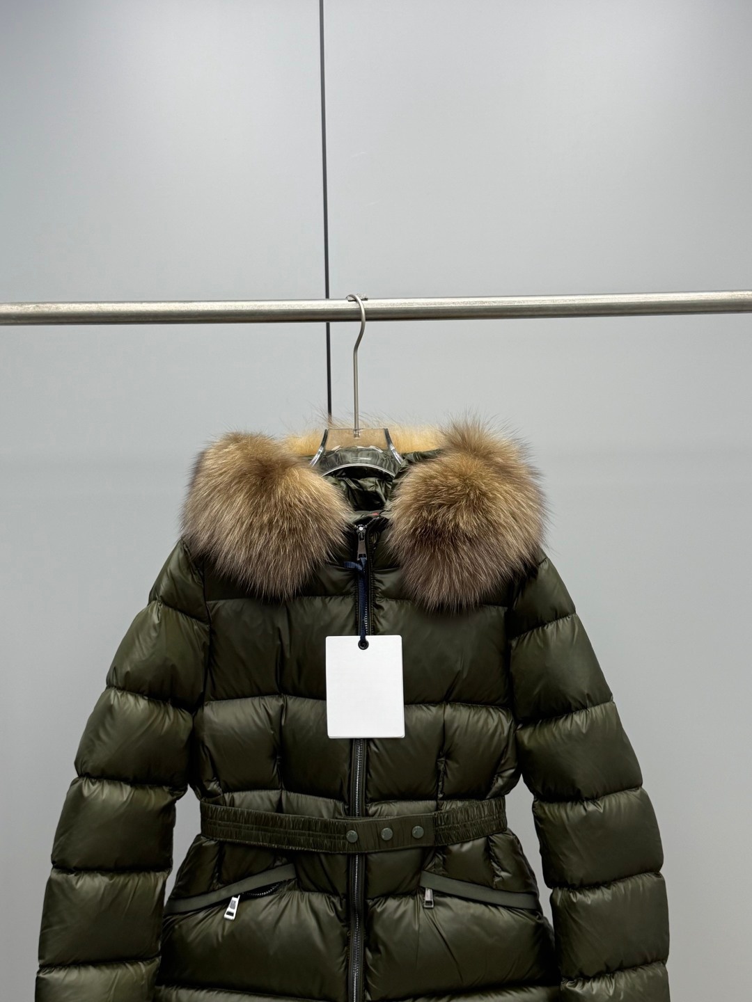 Light Luxury 2025 Autumn And Winter New Ladies Ski Clothes Coat Hooded Temperament Handsome Warm Wild Down Jacket