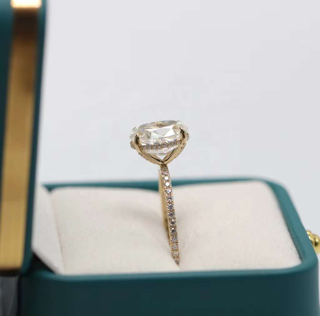 Fashion Jewelry Sterling K Gold Moissanite Diamond 5CT Center 4Prongs Monolith Oval Cutting Plated Wedding Ring for Bridegroom