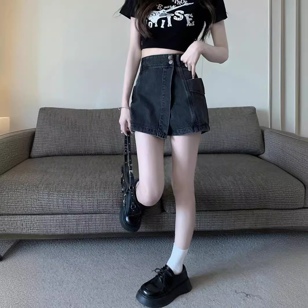 2025S Women s Designer Shorts American Spicy Denim Shorts Women s Summer New High Waisted Loose Fit Hot Pants Design Sense Short Skirt Beach Pants