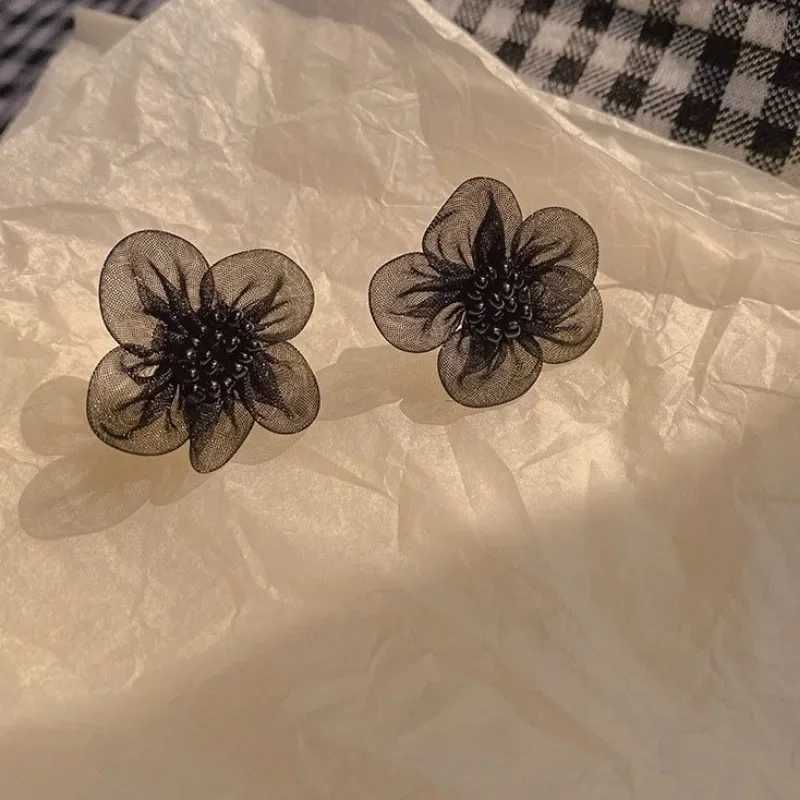 Vintage Korean Fashion Black Flower Earrings for Women Jewelry 2025 Trending New Autumn Winter French Womens Lace Earrings Gift Z250408