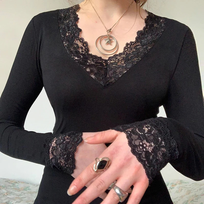 SUCHCUTE Black V-Neck Lace Trim Patchwork T-Shirt Casual Solid Long Sleeve Tees Women Vintage 90s Clothes Autumn Spring Top 250409