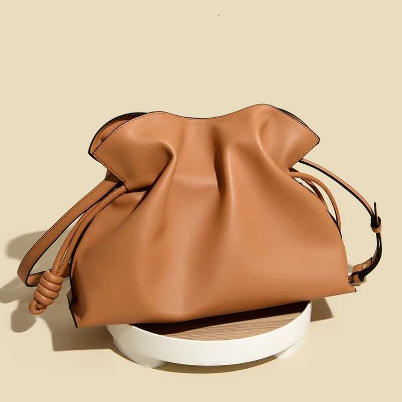 Cloud With Large Capacity For Work Commute Elegant And Versatile Single Shoulder Messenger Bag Women Leather