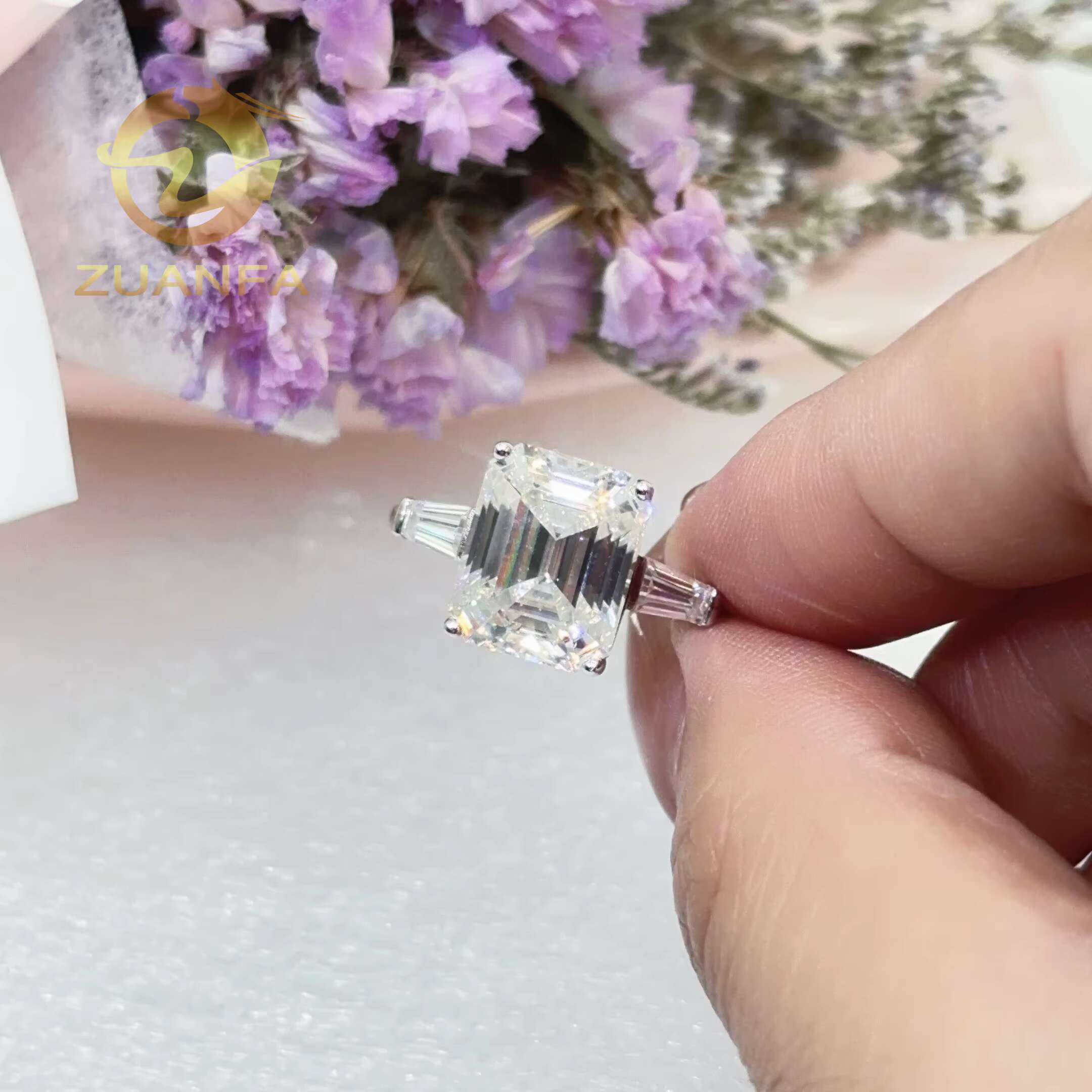 Fashion Women Jewelry Emerald Cut Moissanite Diamond Ring 5carat VVS Engagement Ring Sterling Silver 925