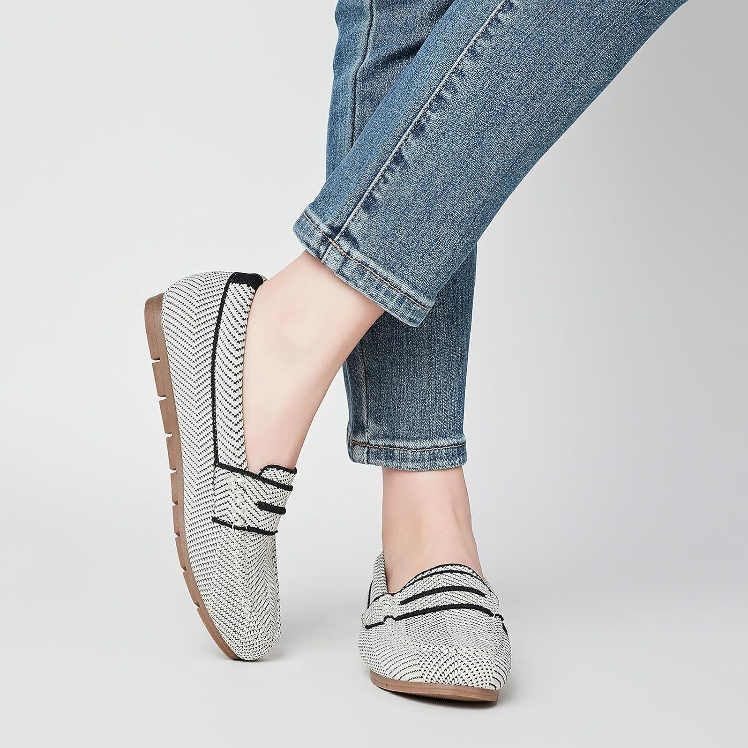 Ladies' loafers are comfortable, fashionable, casual, and work flat shoes. They are lightweight, breathable, and can be worn as knitted walking s