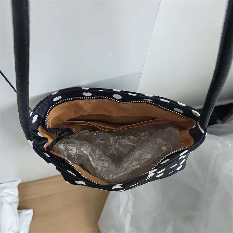 Meet You Spring Fashion Black And White Dots Shoulder Bag For Women Simple Nylon Waterproof Design Female Daily Commuter Handbag