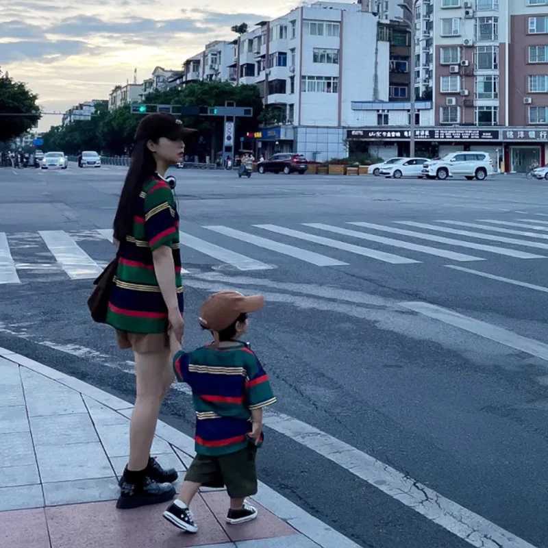 Striped summer short sleeved explosive street mom womens clothing Western style T-shirt for parents and childrens suit S2548