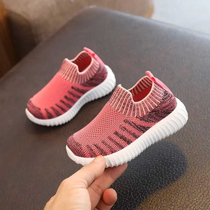 Childrens knitted casual shoes sports shoes for boys and girls slip on non slip breathable running shoes for children aged 2-8 Zapatos X250409