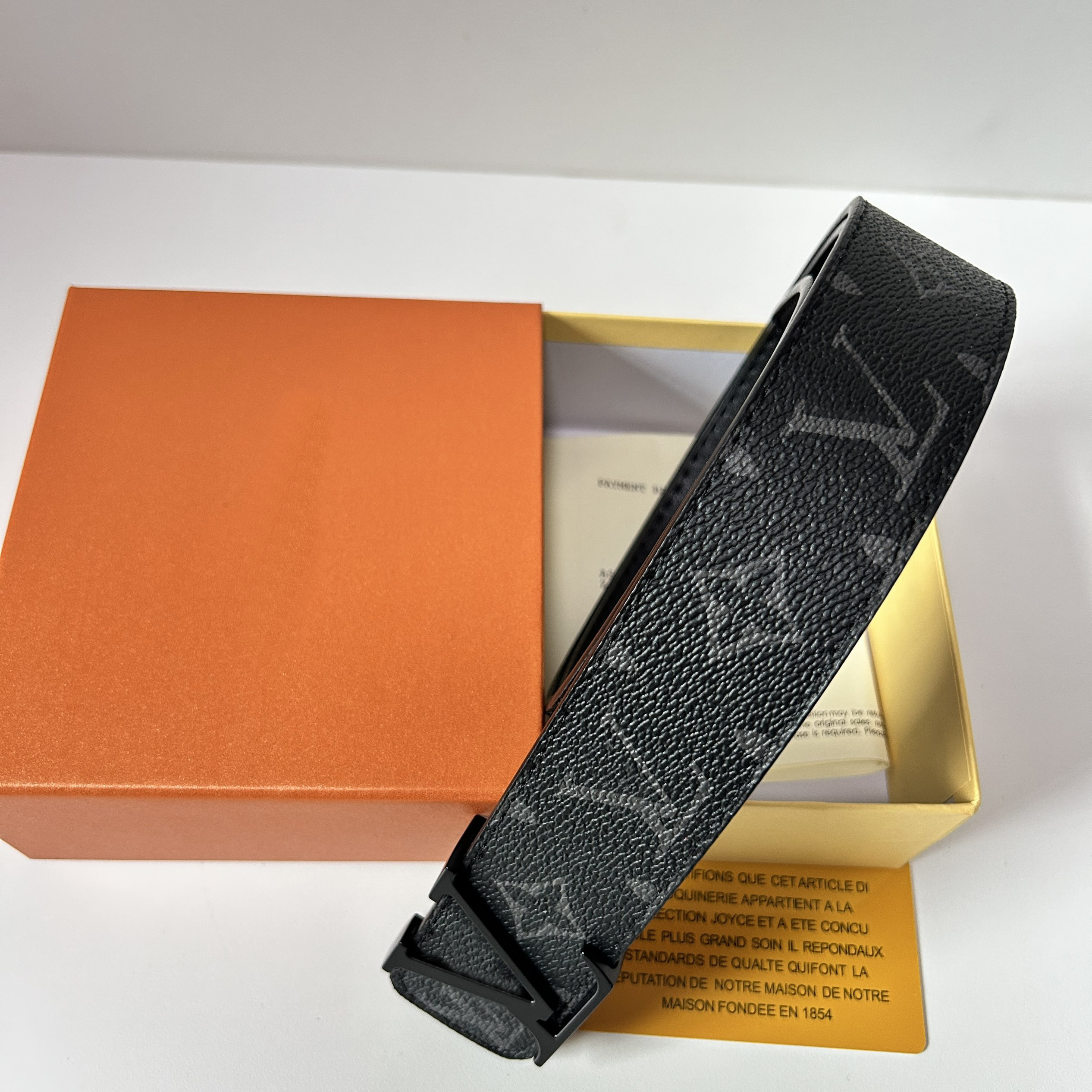 Men's designed women's belt. Men's wide and smooth buckle belt suitable for both men and women. Genuine leather fashion belt. Men's designer belt, stylish and sexy belt