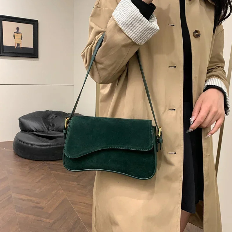 Velvet Buckle High Beauty Selling Shoulder Bag Solid Color Trendy Fashion Crossbody Bag Soft Simple Handbag 250408
