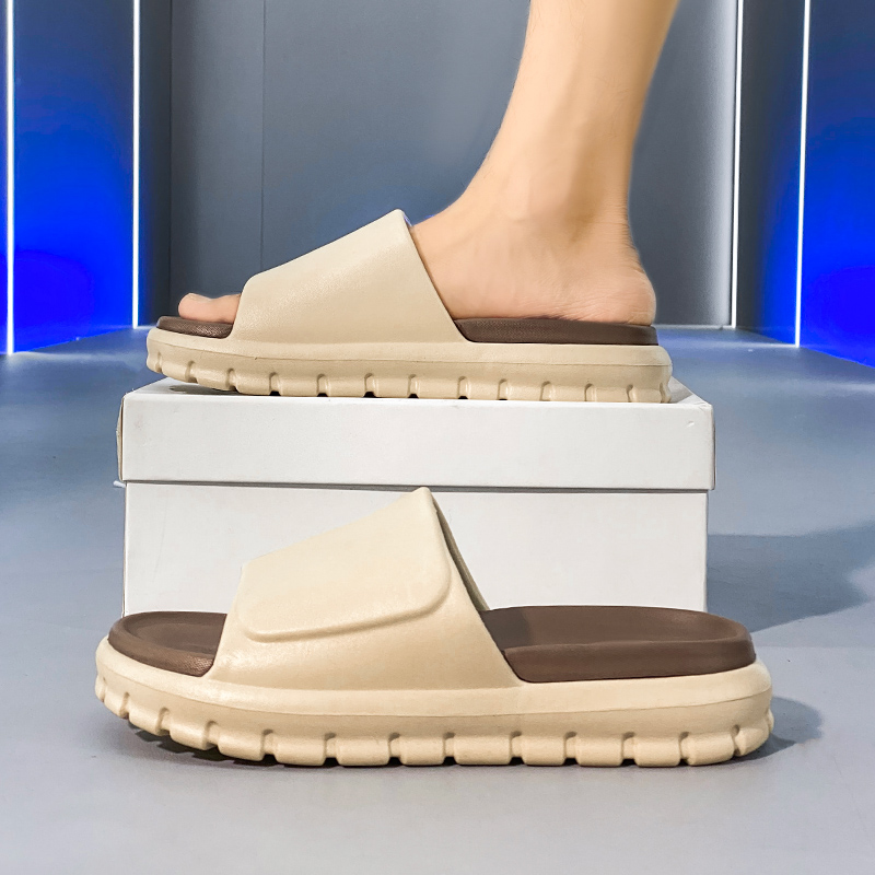 fashionable Large size slippers for men in summer comfortable, lightweight, breathable beach slippers sandals 36-45