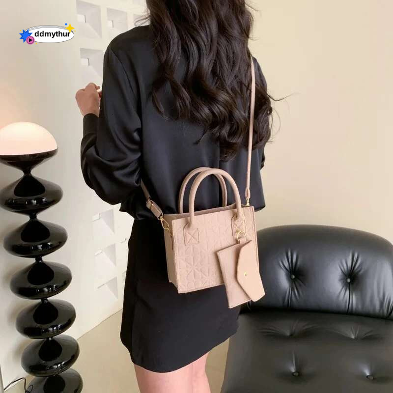 Korean Version Minimalist Emed Felt Lightweight Handbag 2023 New Single Shoulder Diagonal Span Two-Piece Bag For Women ddmythur