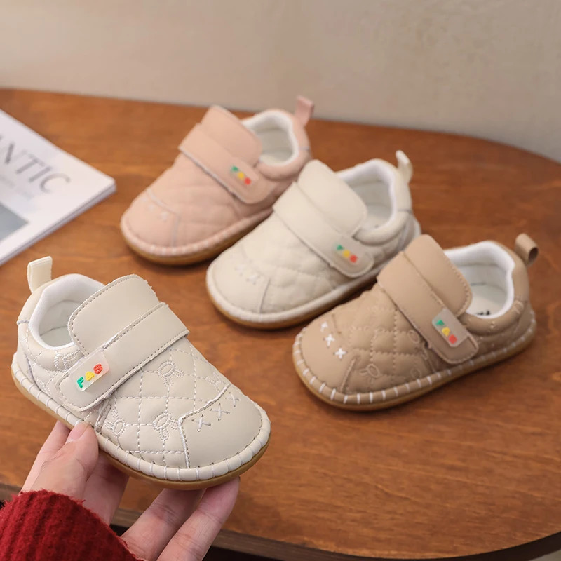 Childrens shoes baby shoes boys casual shoes cartoon rabbit childrens sports shoes comfortable and soft soles anti slip baby shoes 250409