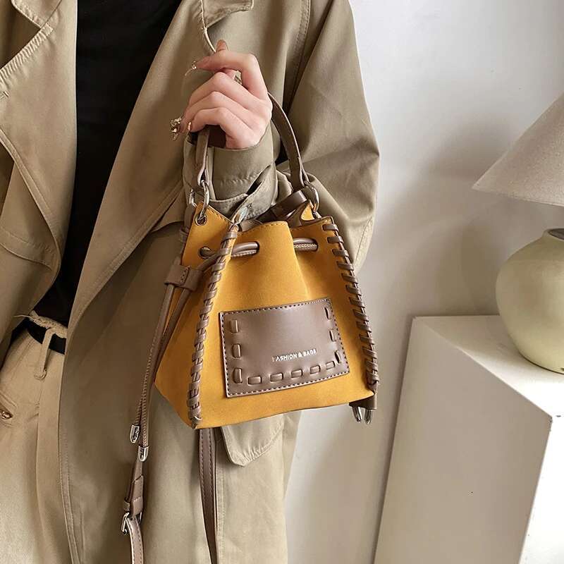 New Designer Bag Mini Drawstring Women's Bucket Bag 2025 Designer Wallet And Handbag Casual Street Small Shoulder Crossbody Bag Outdoor Leisure B