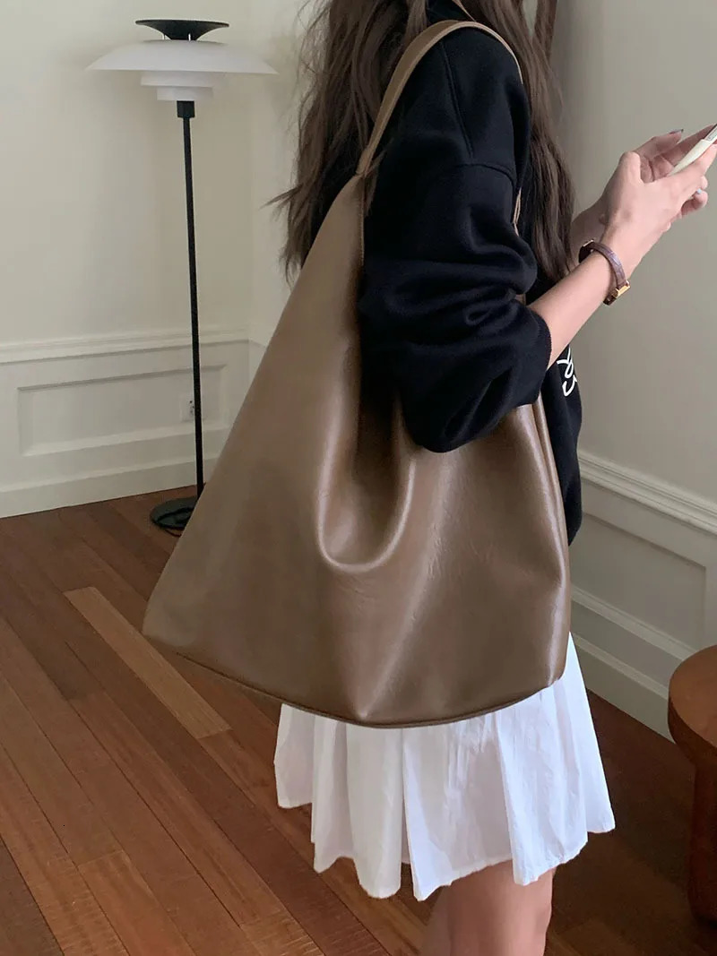Bag texture soft leather large capacity Underarm Communicating Lazy Style Versatile shoulder tote bag 250408