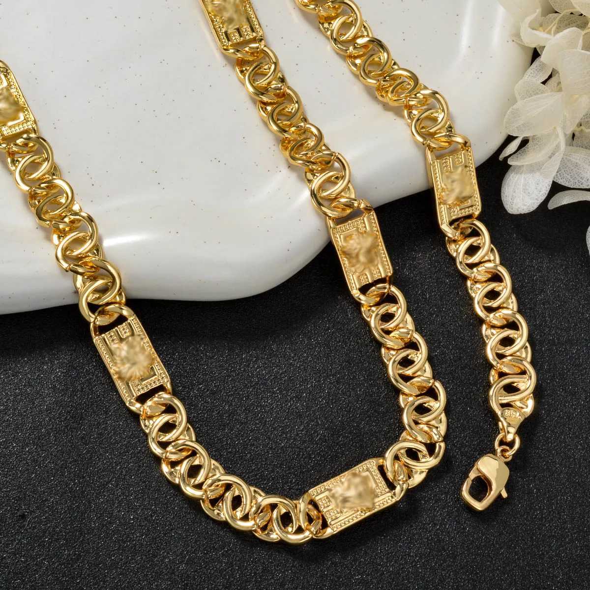 A set of womens fashionable jewelry set hip-hop punk minimalist copper necklace jewelry bracelet suitable for daily party wear Y250408
