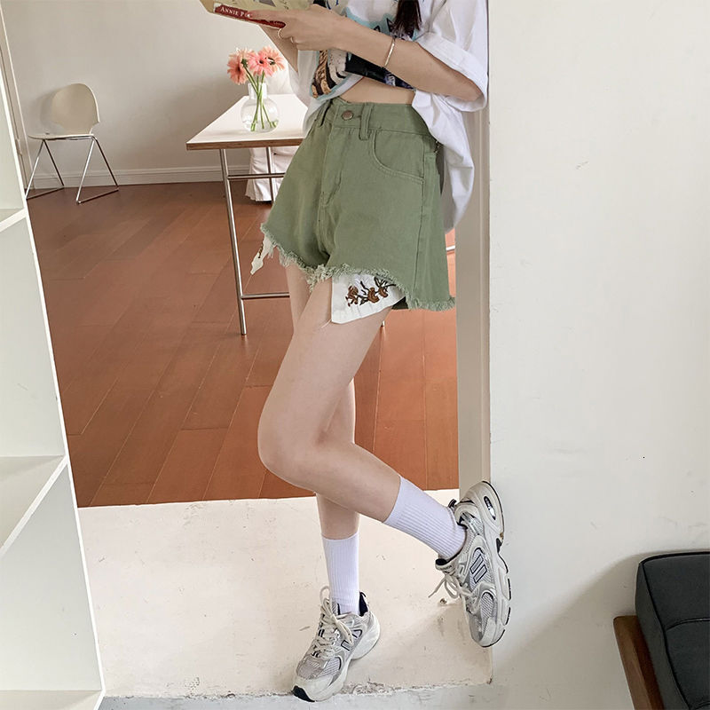 2025S Women s Designer Shorts Large Chubby Green Denim Shorts Summer New Design Sense Embroidered Tassel Wide Leg Hot Pants Outdoor Casual Beach Pants