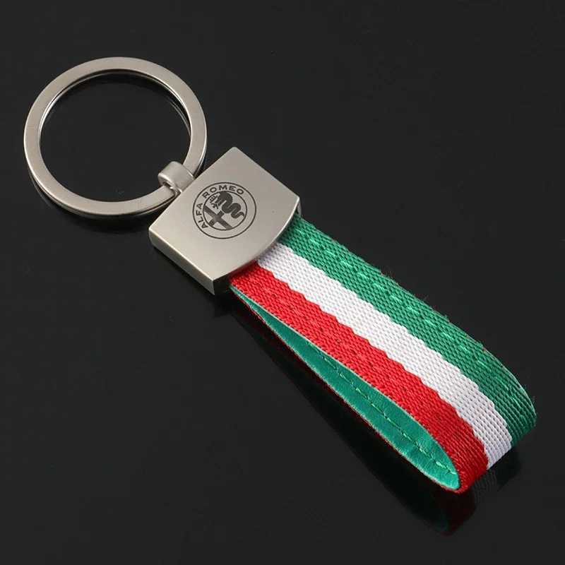 1 luxury leather car badge keychain Alfa Romeo Sportiva Giulia Giulietta 159 156 Stelvio keychain for car accessoriesXJ250409