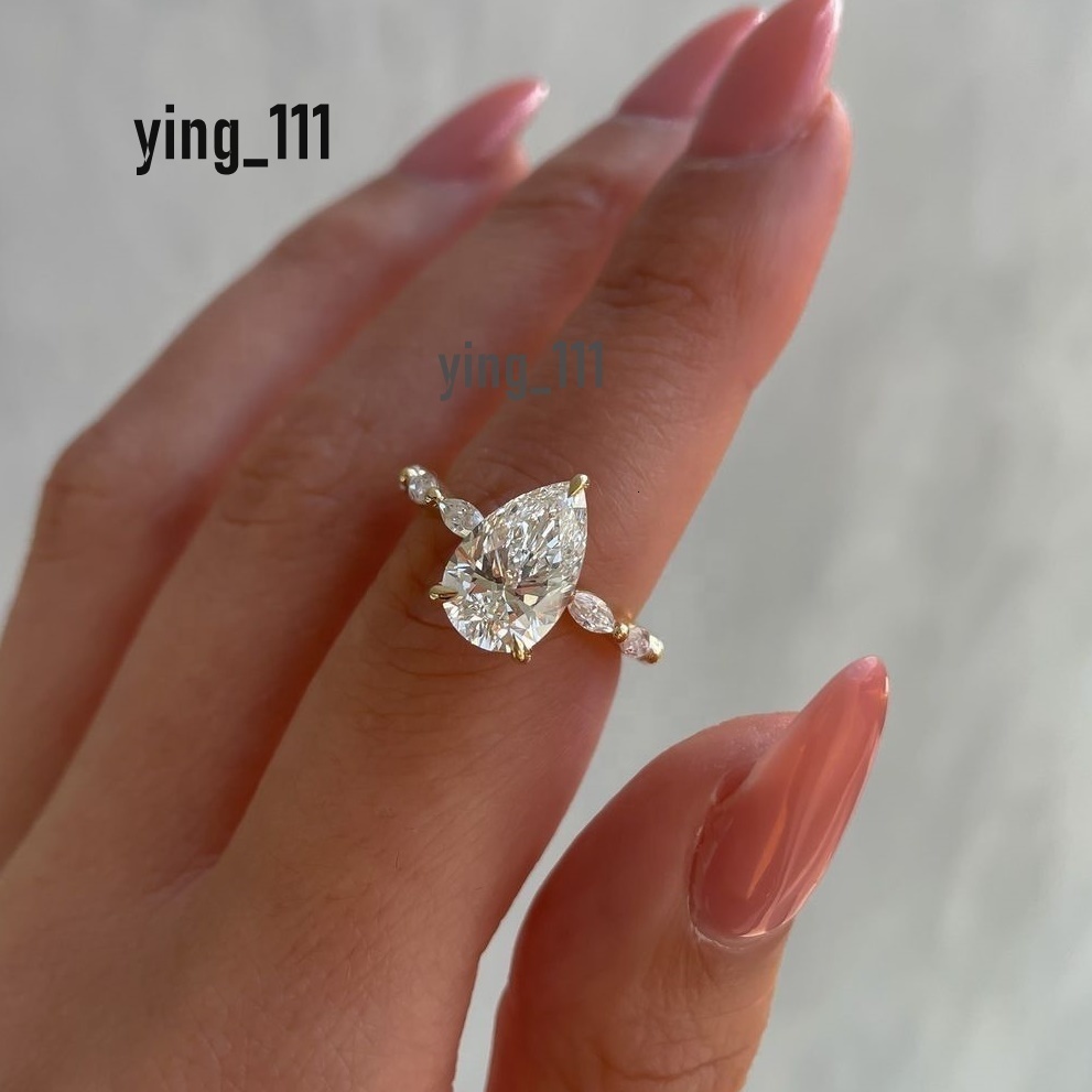 2025 Custom Pure 18-Karat Yellow Gold 4ct Pear Cut 8x12mm Dcolor VVS Moissanite Diamond Three Claws Solitaire Ring