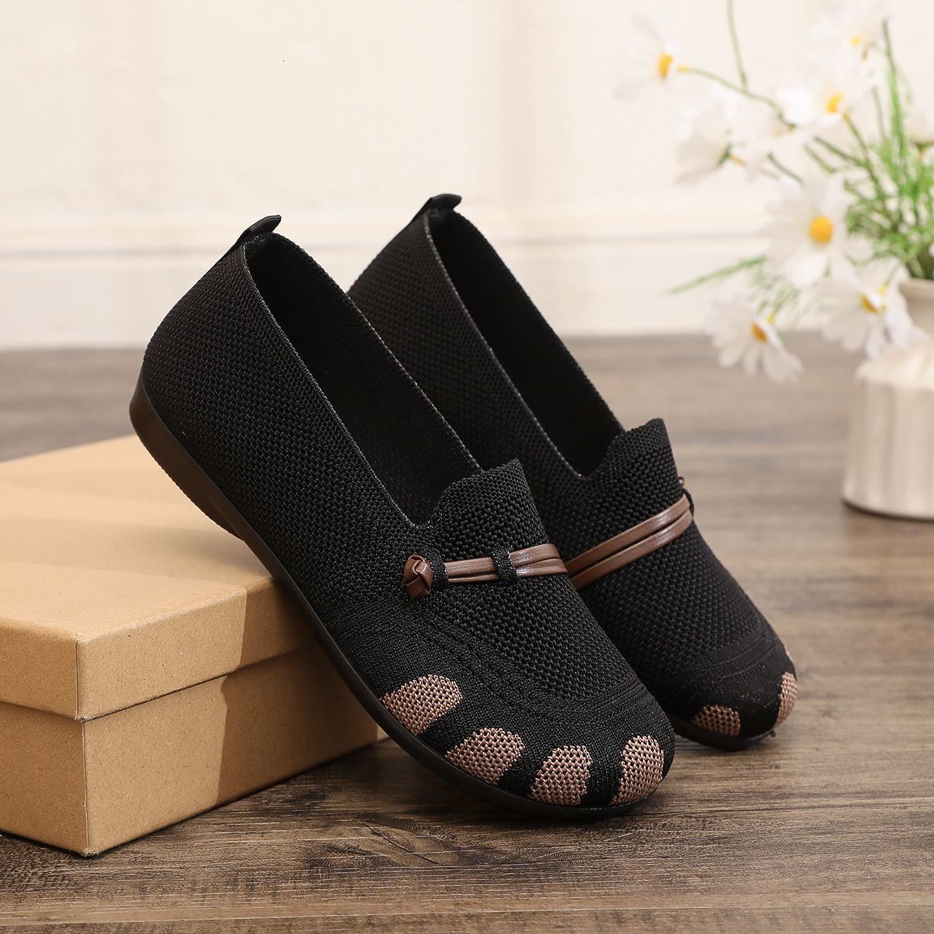 2025 New Women's Spring/Summer Women's Breathable Beijing Lightweight Cloth Shoes Comfortable Anti Slip Casual Mom Soft Bottom Cloth Shoes