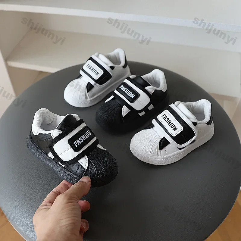 Baby casual leather sports shoes childrens soft sole anti slip and lightweight baby shoes girls and boys first spring walking shoes 250409
