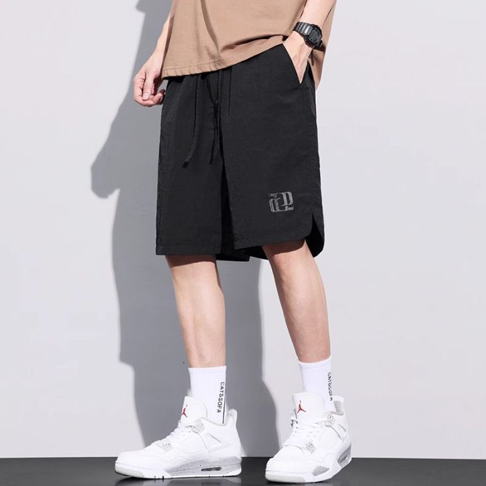 2025 New Designer Men Shorts Men's Summer Thin Ice Silk Quick Drying Sports Shorts Men Casual Five Point Middle Pants Breathable Work Pants For E