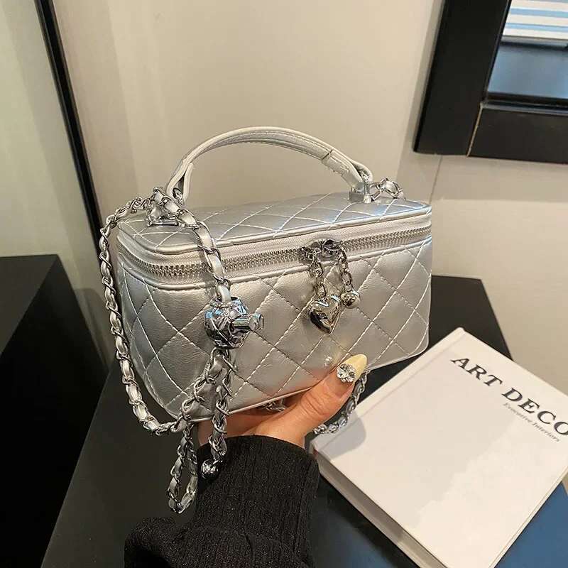 Rhombus Embroidery Thread Women's 2024 New Spring And Summer Versatile Chain Messenger Bag Popular About Small Square