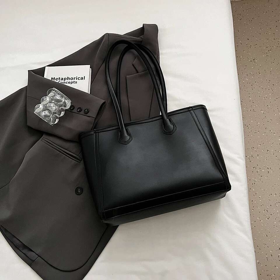 A High Grade Large Capacity Women S New Leisure Commuter Burst Single Shoulder Tote Bag Handbag