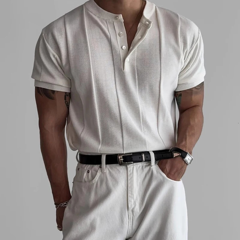 Fashion pleated knitted mens T-shirt for spring and summer casual pure color knitted mens retro button O-neck knitted T-shirt 250402