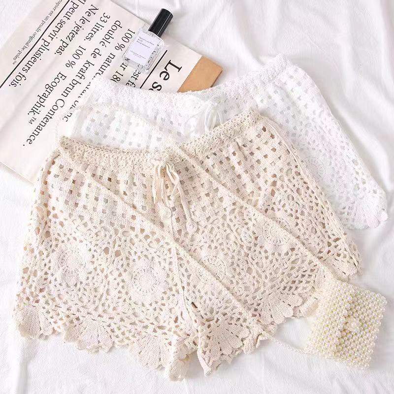2025S Women s Designer Shorts Knitted Hook Flower Hollow Leisure Lace Hot Pants Sexy Hollow Safe Loose Bottom Pants Outdoor Beach Pants