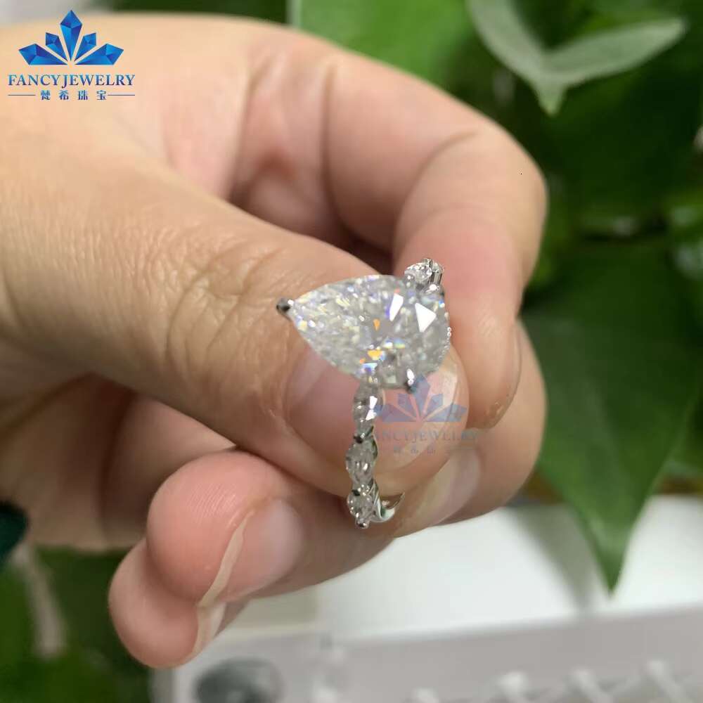 2025 Custom Pure 18-Karat Yellow Gold 4ct Pear Cut 8x12mm Dcolor VVS Moissanite Diamond Three Claws Solitaire Ring