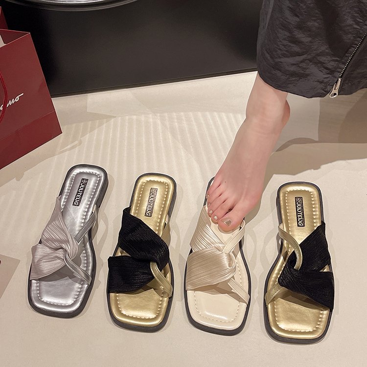 Ladies 2025 Summer slippers net red super hot square head shoes high fashion French fairy style with skirt seaside beach sandals